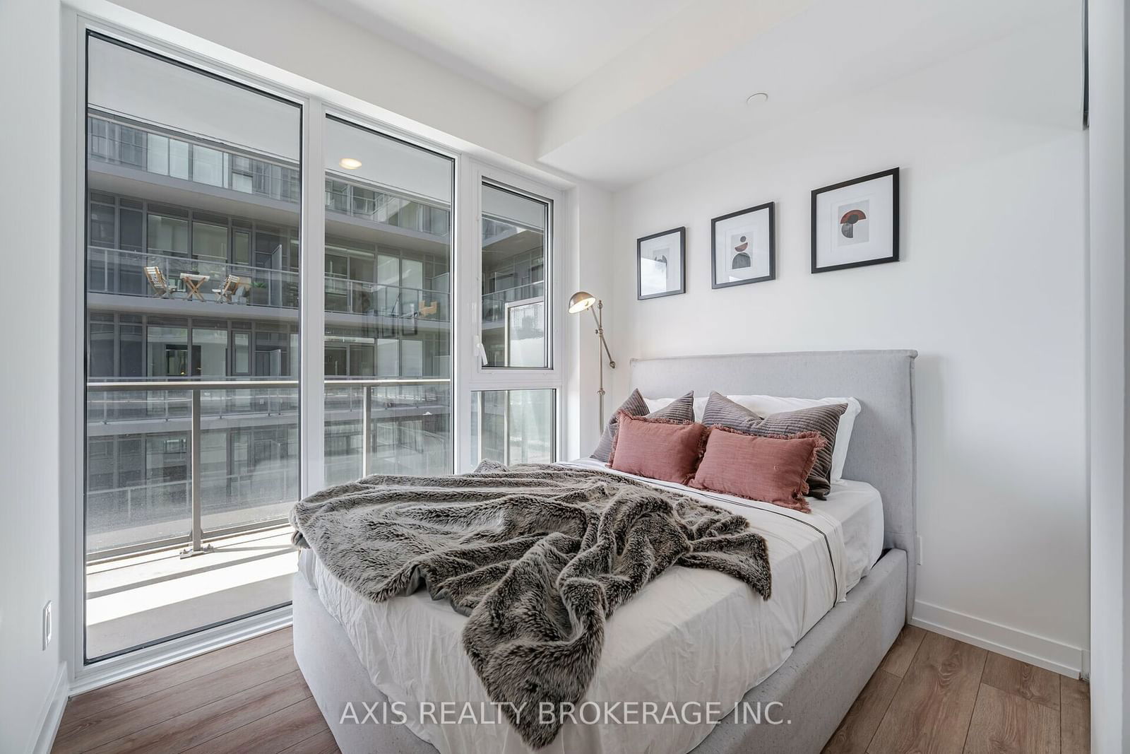 500 Dupont St, unit 517 for sale - image #30