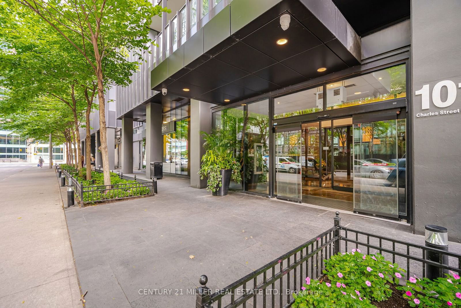 101 Charles St E, unit 1001 for sale - image #2