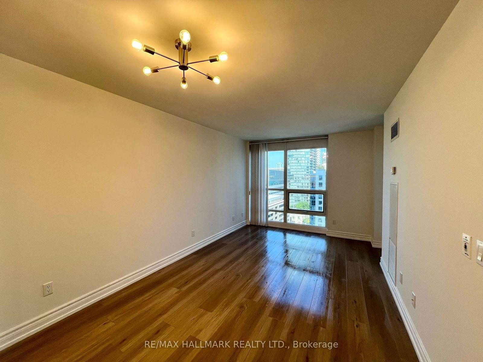 763 Bay St, unit 1813 for rent - image #5