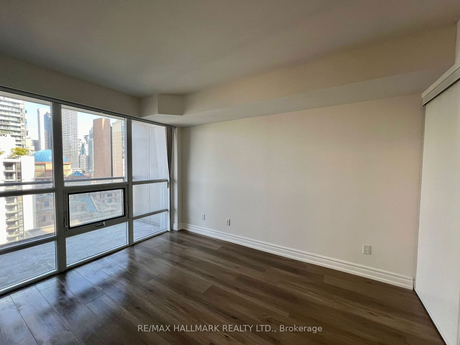 763 Bay St, unit 1813 for rent - image #6