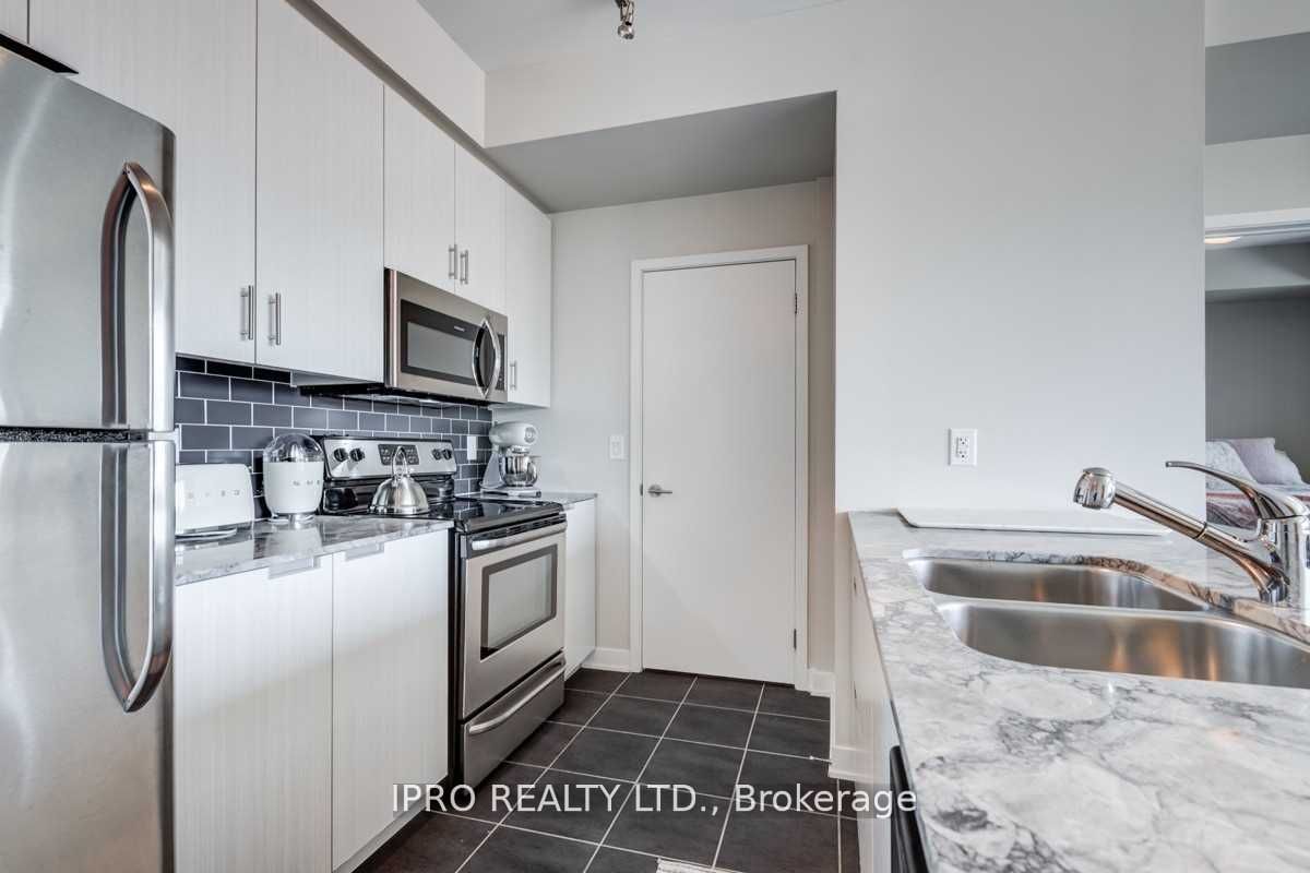 400 Wellington St W, unit 809 for rent - image #8