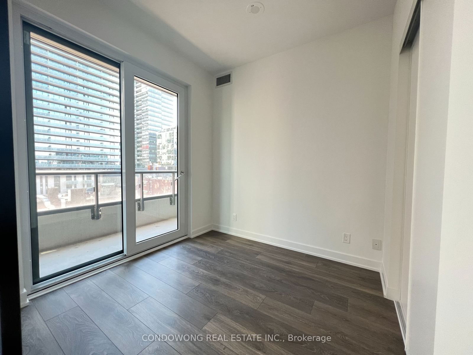 108 Peter St, unit 816 for rent