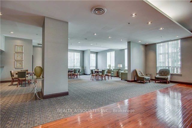 18 Parkview Ave, unit 1815 for sale - image #4