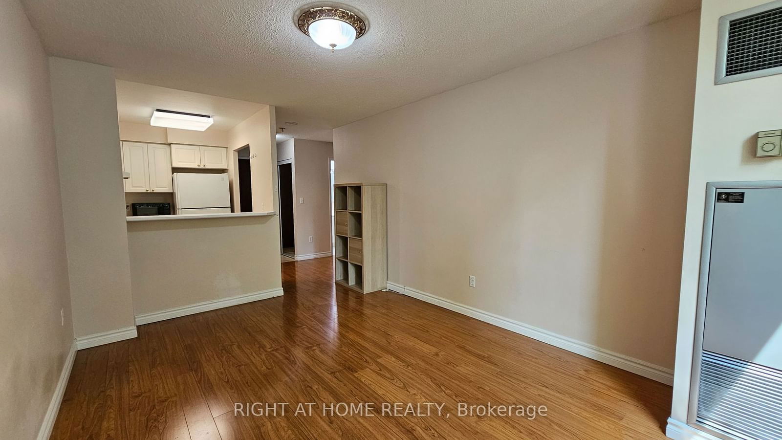 8 Pemberton Ave, unit 105 for rent - image #4