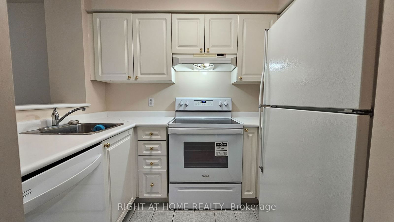 8 Pemberton Ave, unit 105 for rent - image #7