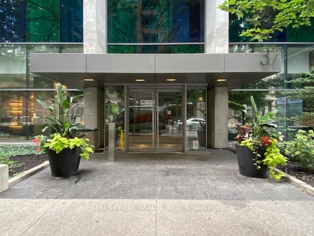 37 Grosvenor St, unit 1503 for rent - image #1