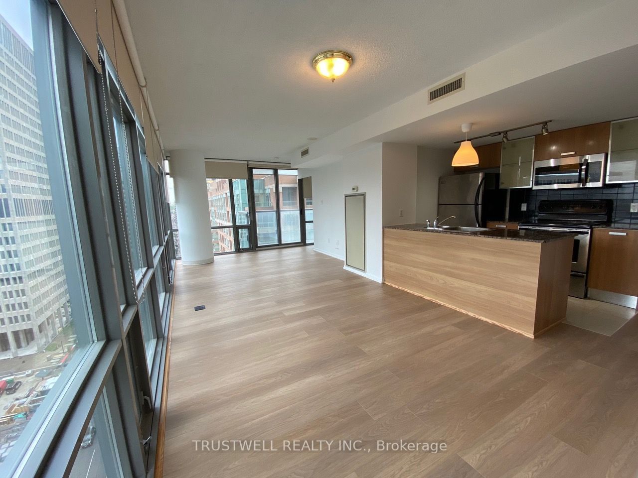 37 Grosvenor St, unit 1503 for rent - image #12