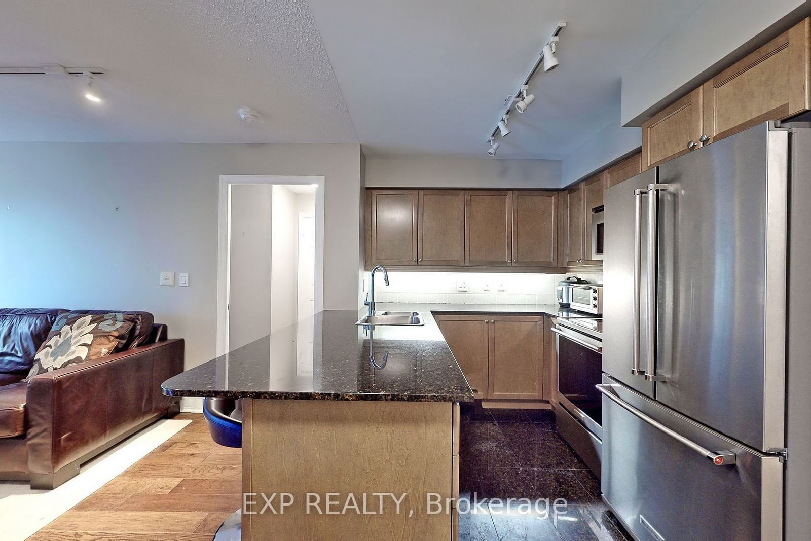 736 Spadina Ave, unit 1111 for rent