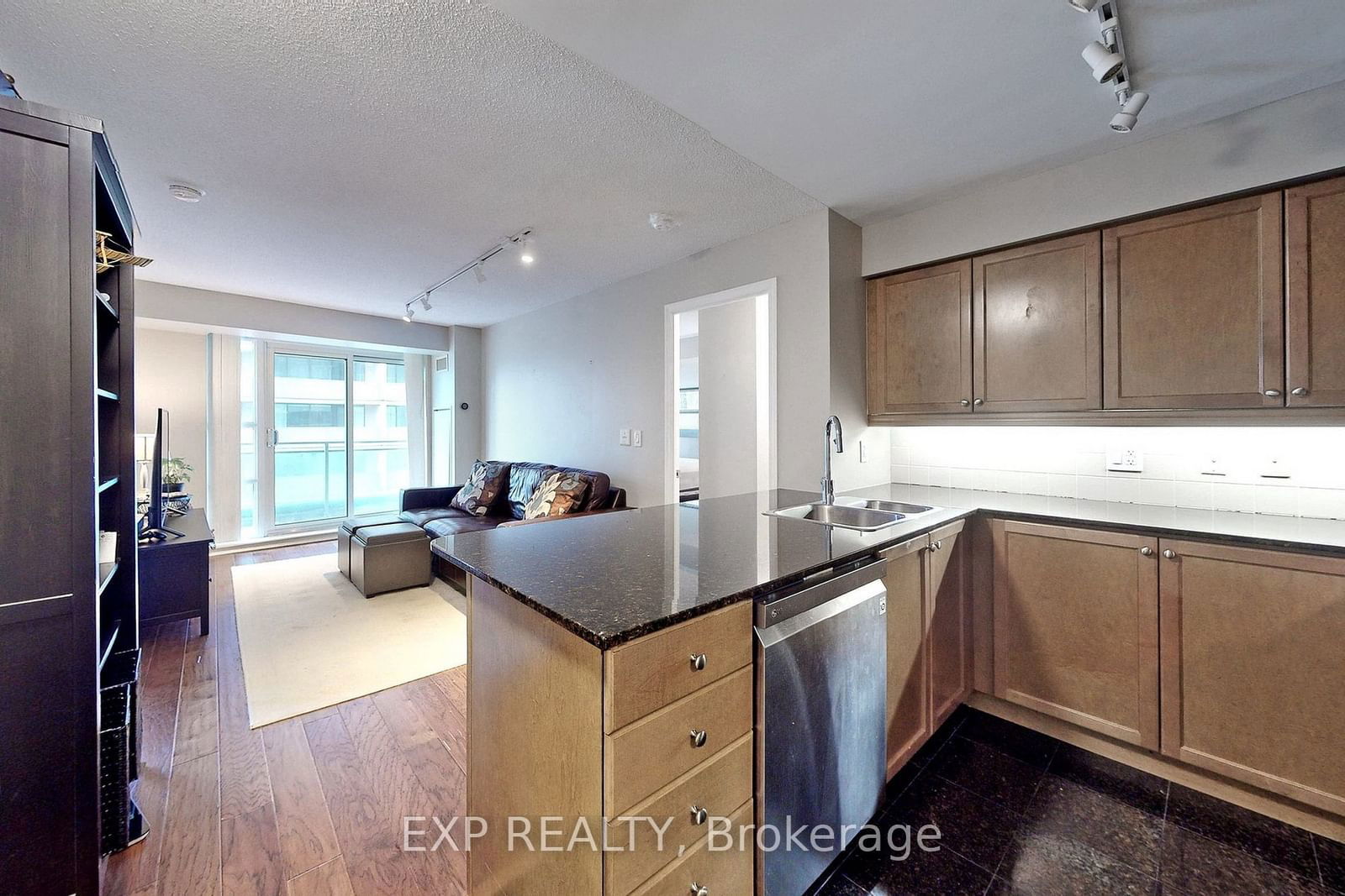 736 Spadina Ave, unit 1111 for rent