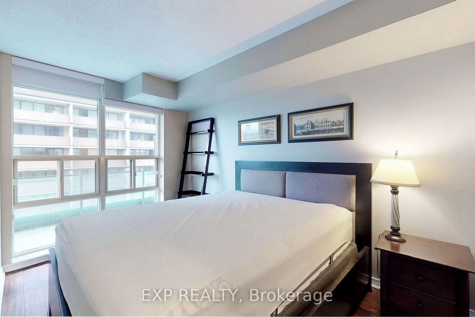 736 Spadina Ave, unit 1111 for rent