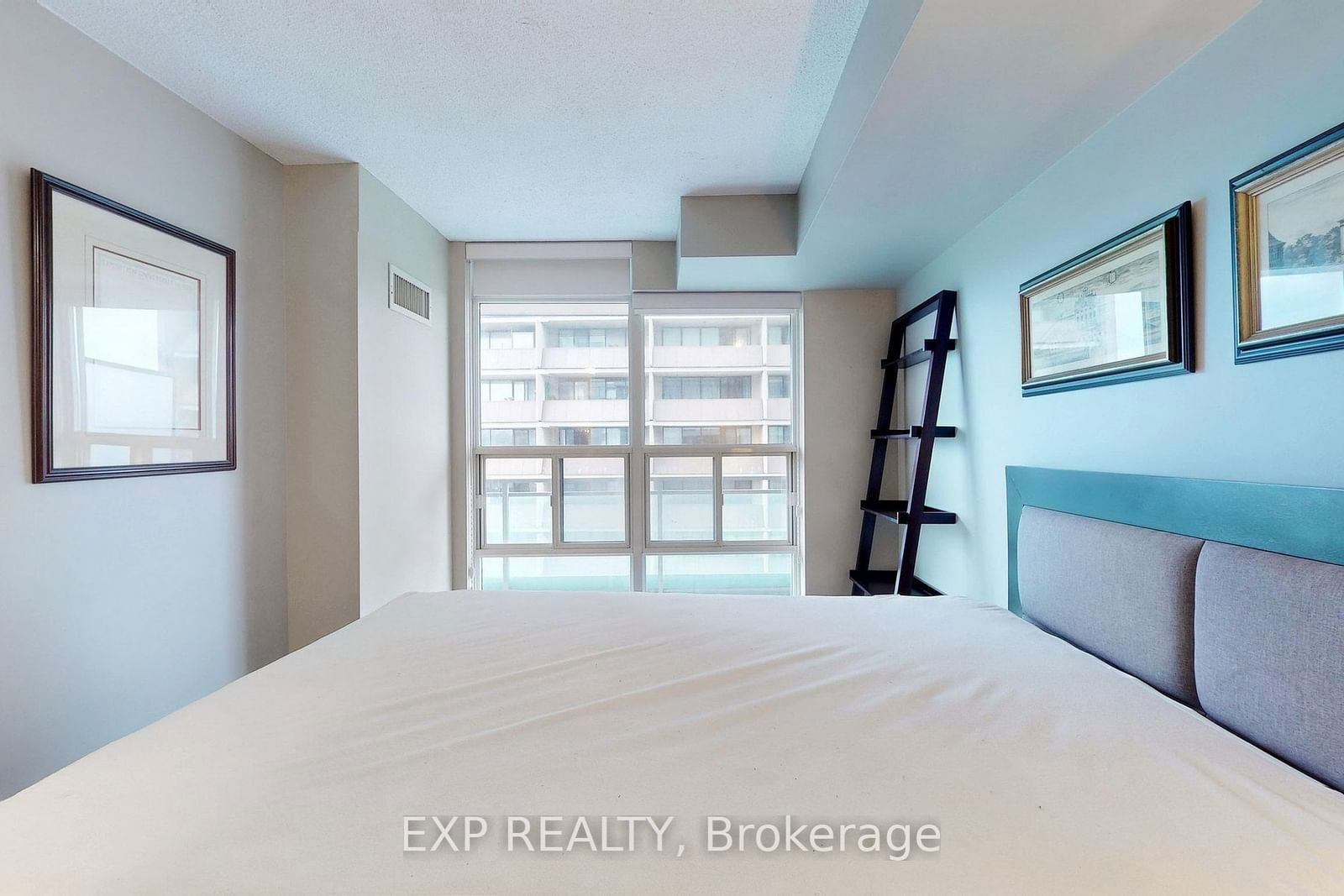 736 Spadina Ave, unit 1111 for rent