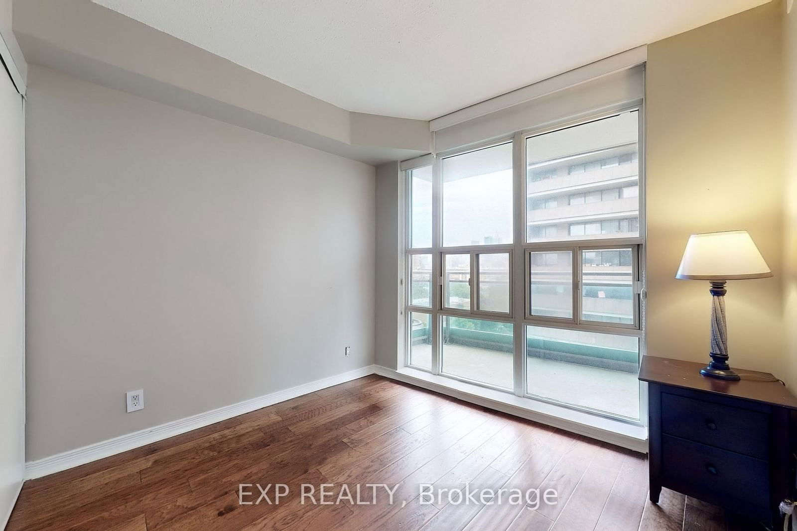 736 Spadina Ave, unit 1111 for rent