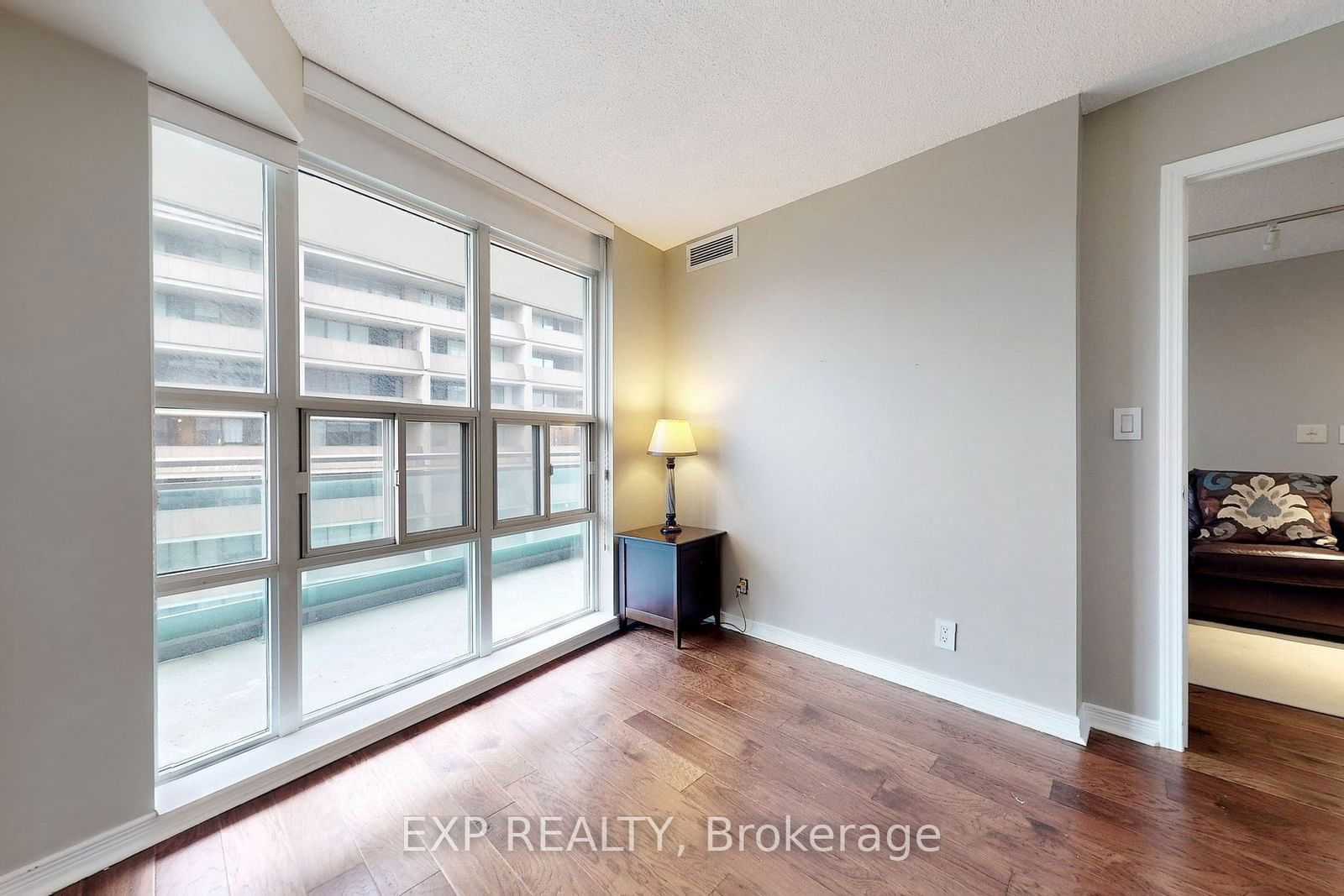 736 Spadina Ave, unit 1111 for rent