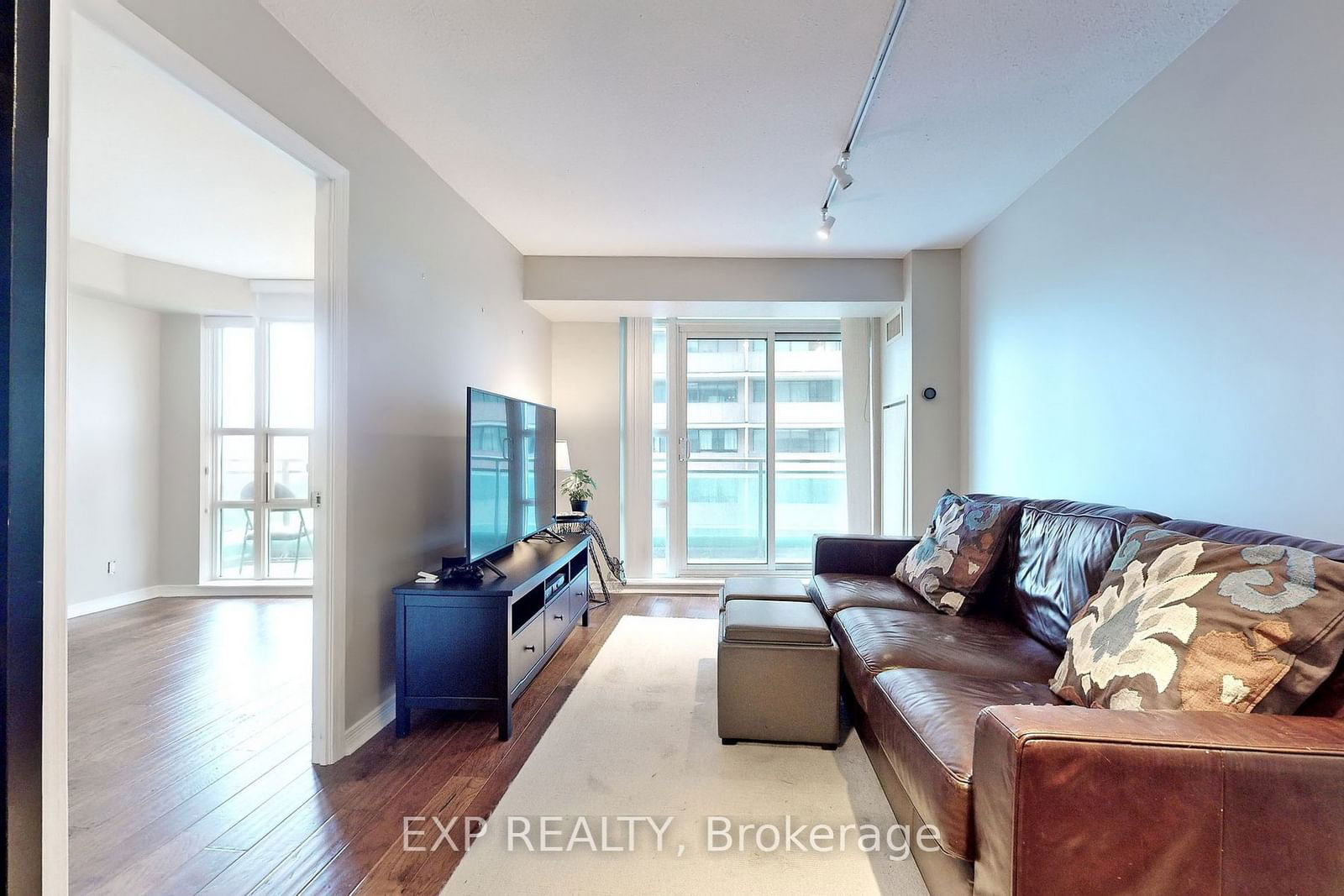 736 Spadina Ave, unit 1111 for rent