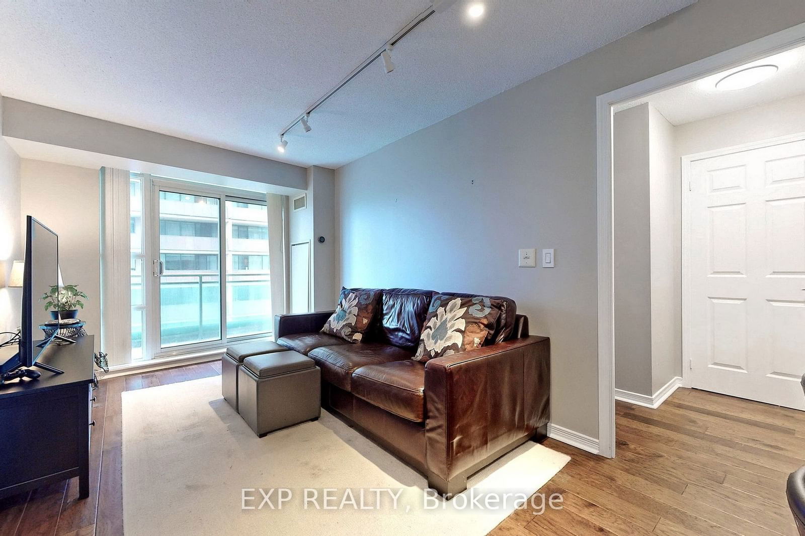 736 Spadina Ave, unit 1111 for rent