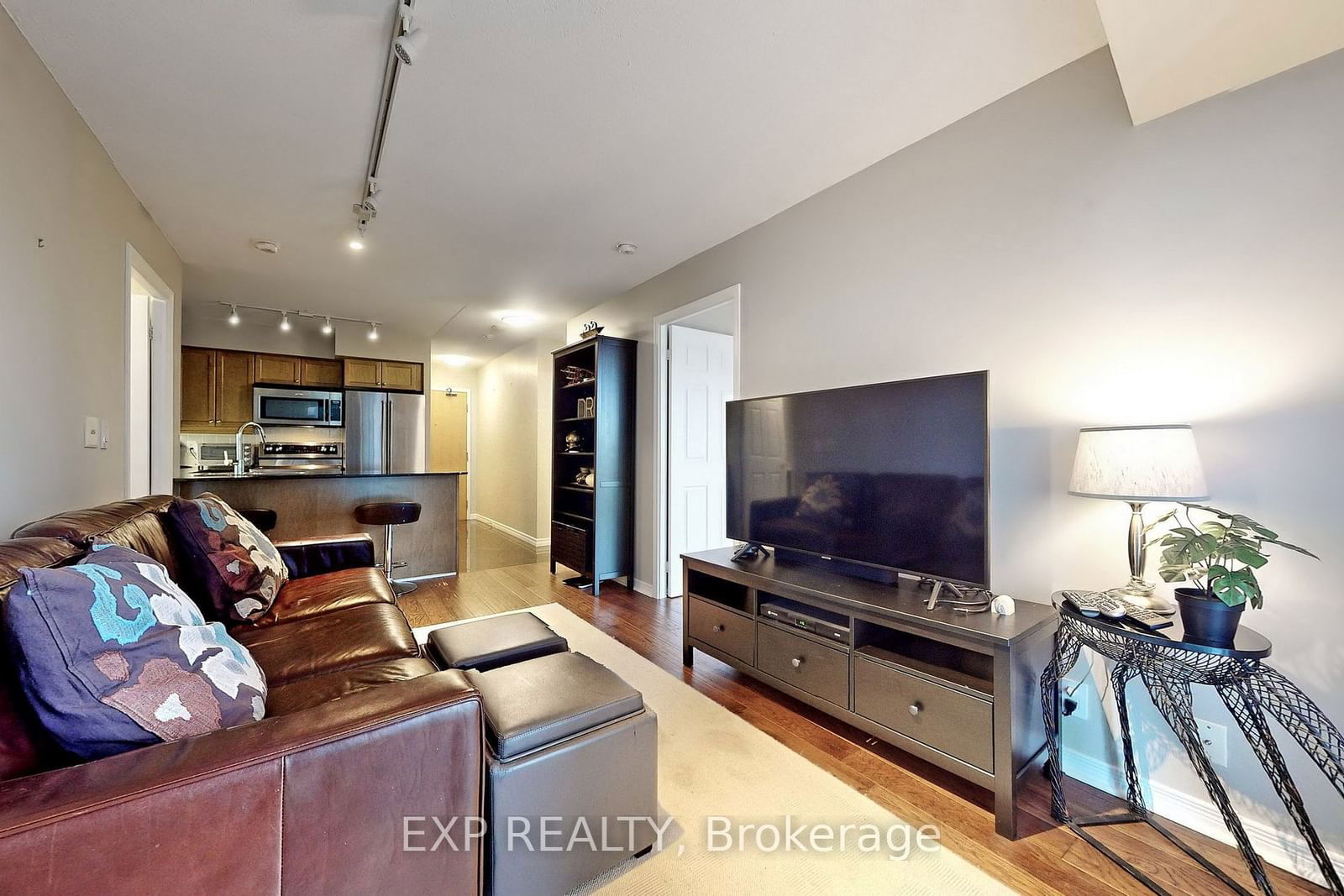 736 Spadina Ave, unit 1111 for rent - image #8