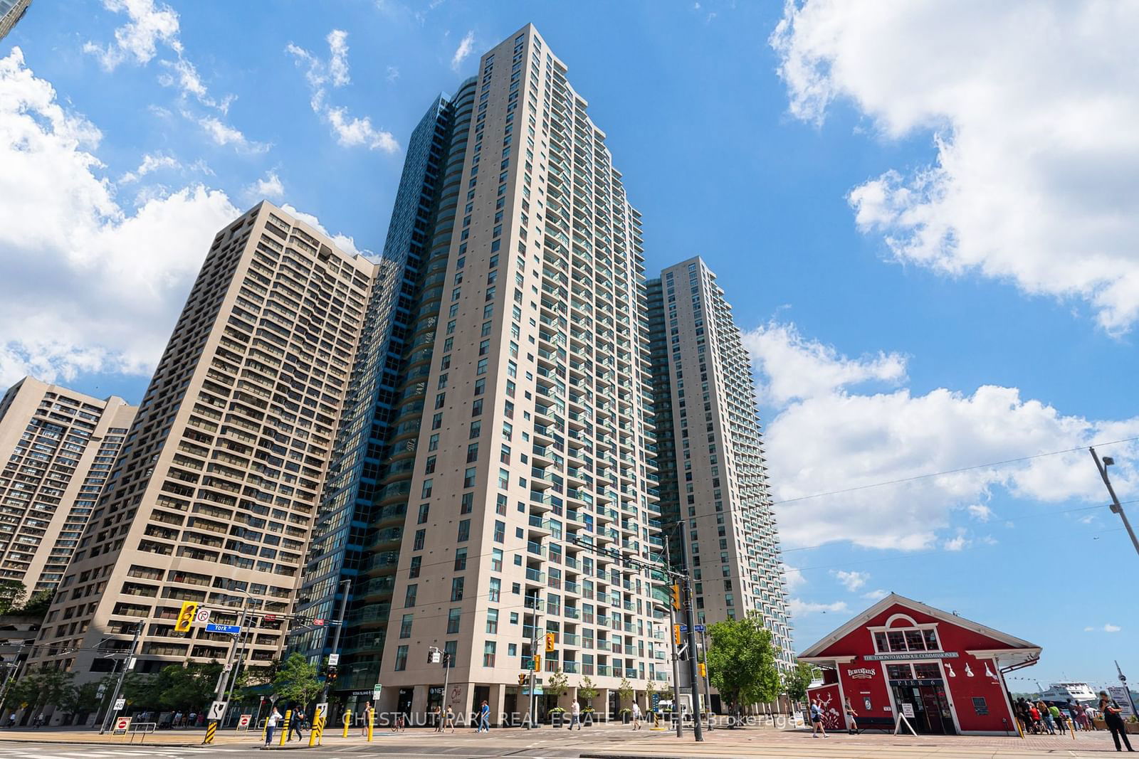 99 Harbour Sq, unit 501 for rent - image #2