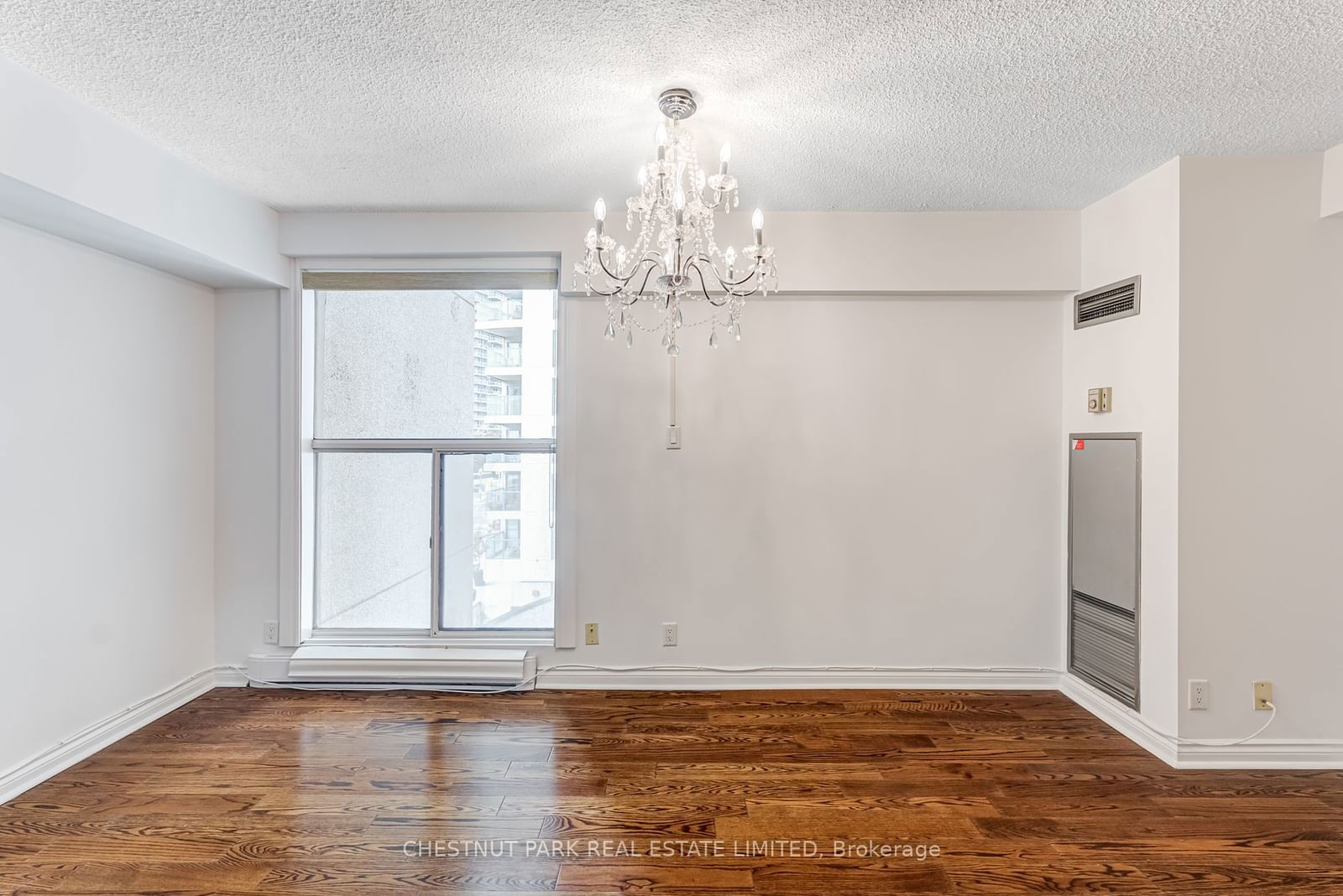 99 Harbour Sq, unit 501 for rent - image #7