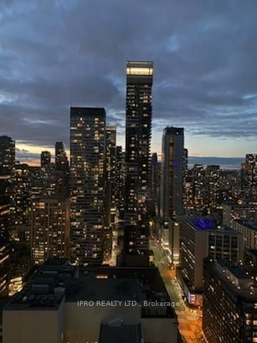 386 Yonge St, unit 3716 for rent