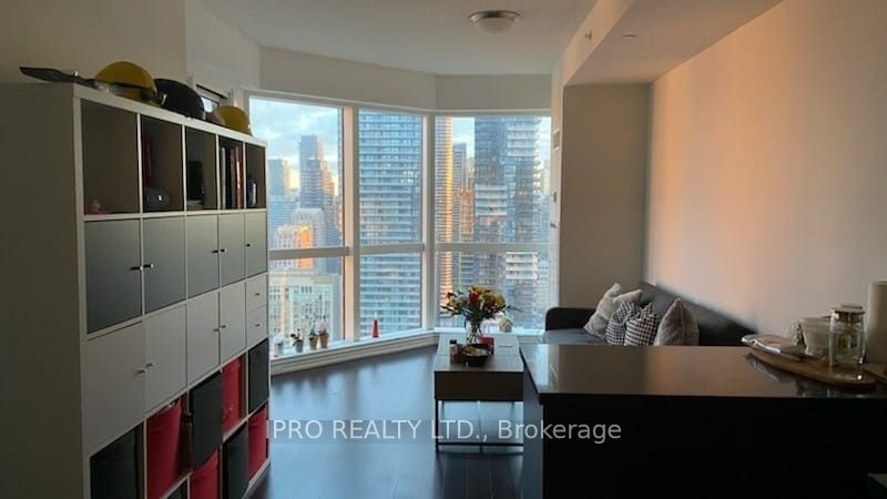 386 Yonge St, unit 3716 for rent