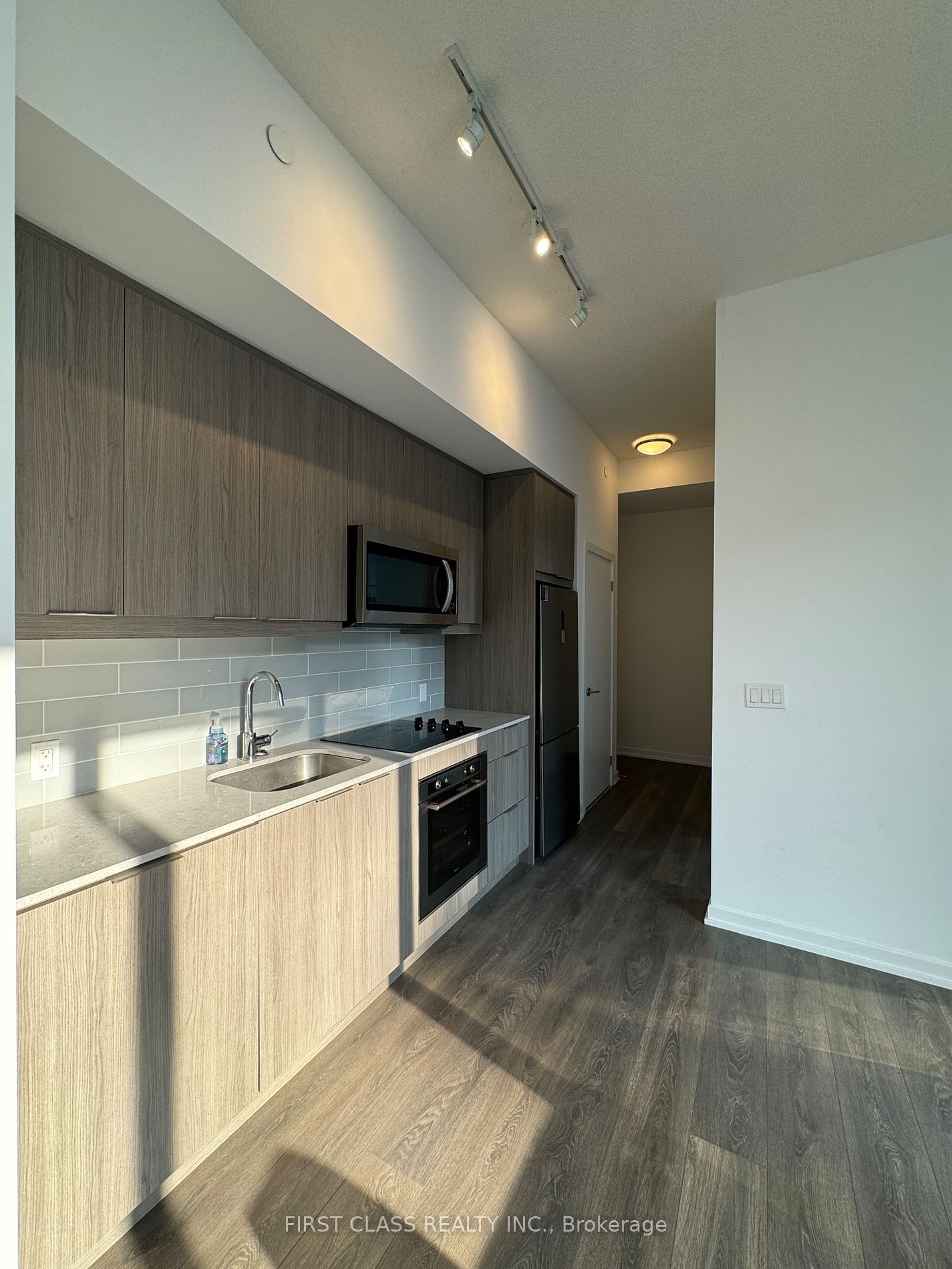 32 Forest Manor Rd, unit 302 for rent - image #2