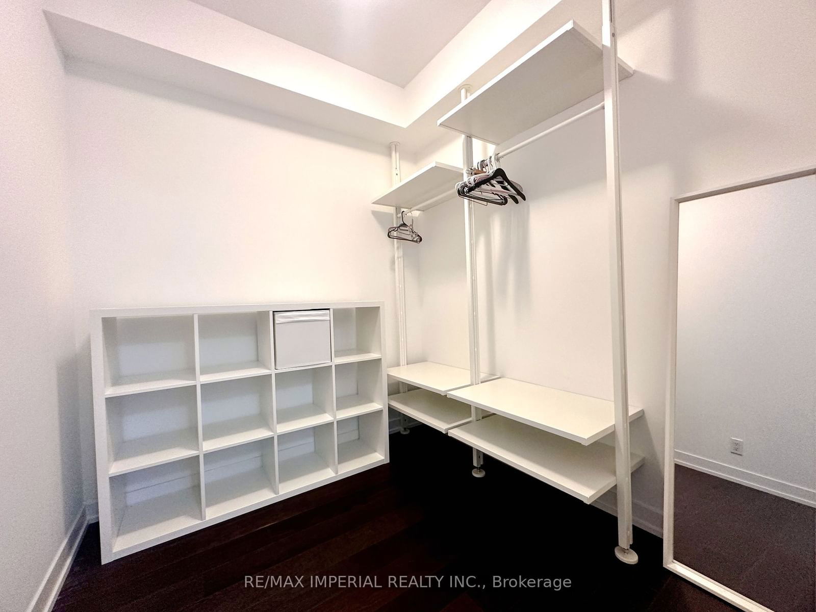 28 Avondale Ave, unit 703 for rent - image #10