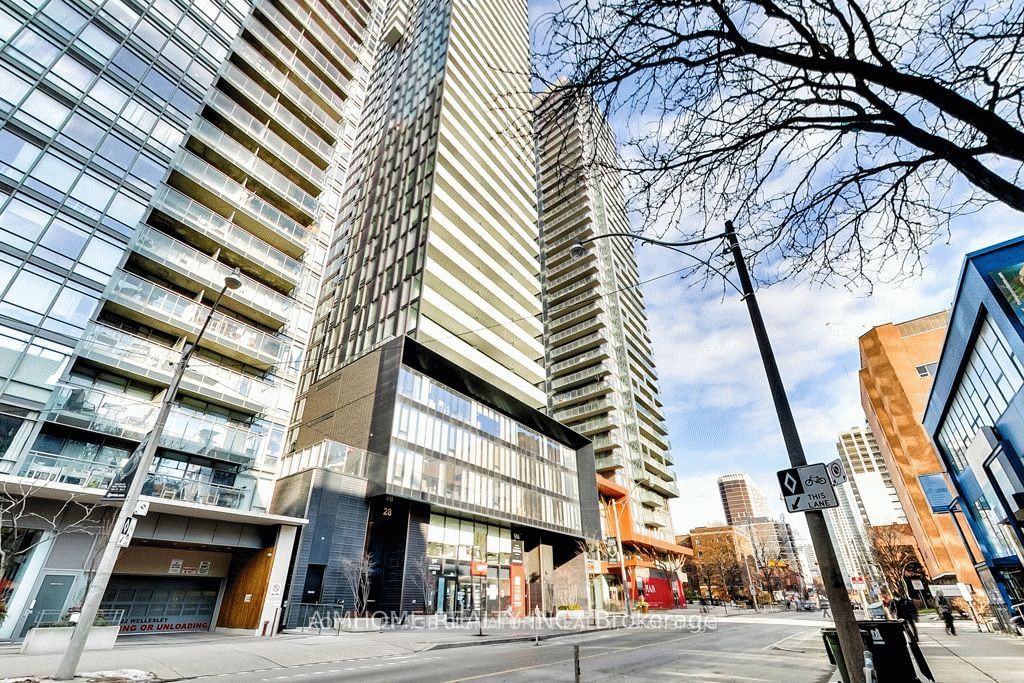 28 Wellesley St E, unit 1702 for rent