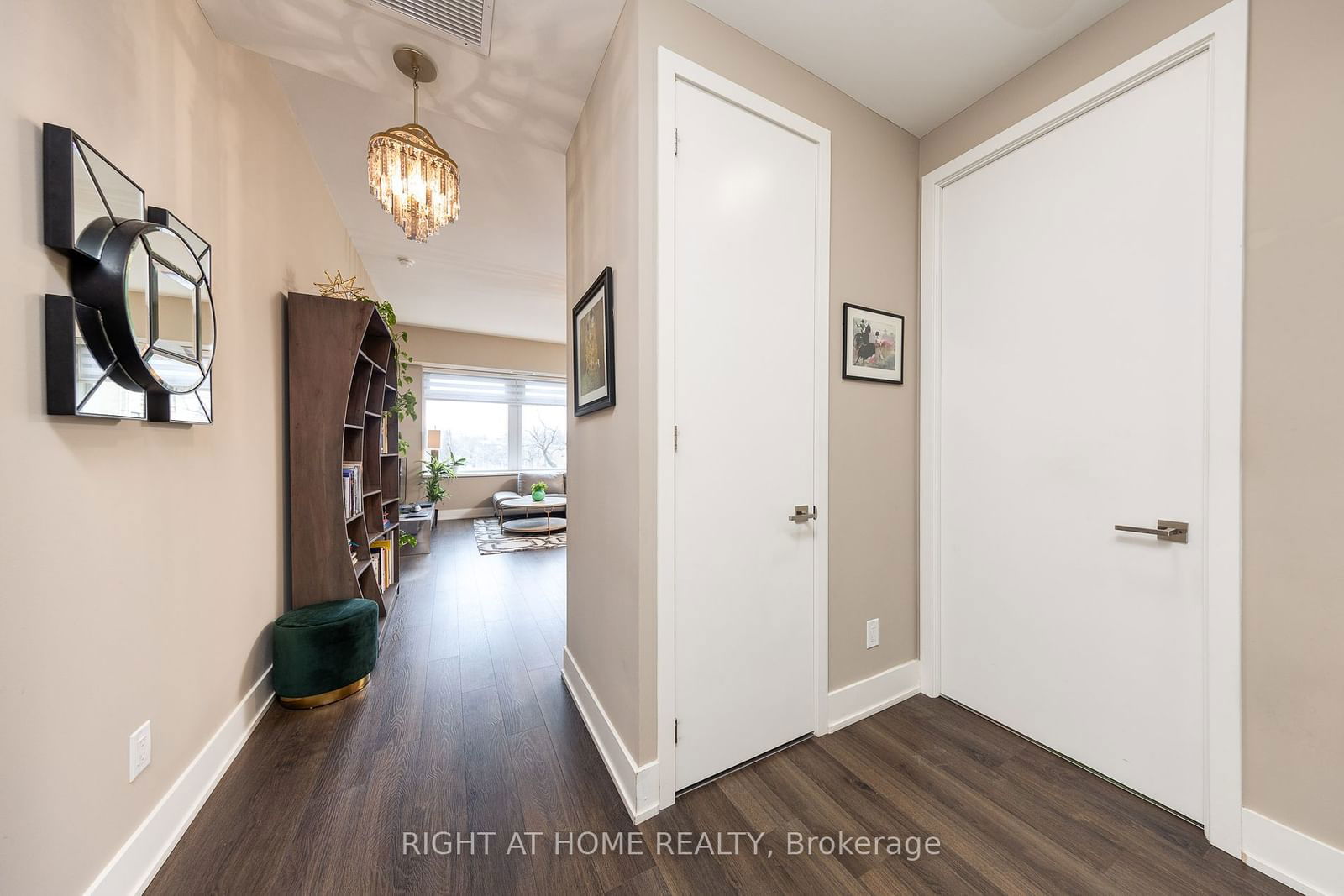 111 St Clair Ave W, unit 421 for sale - image #3