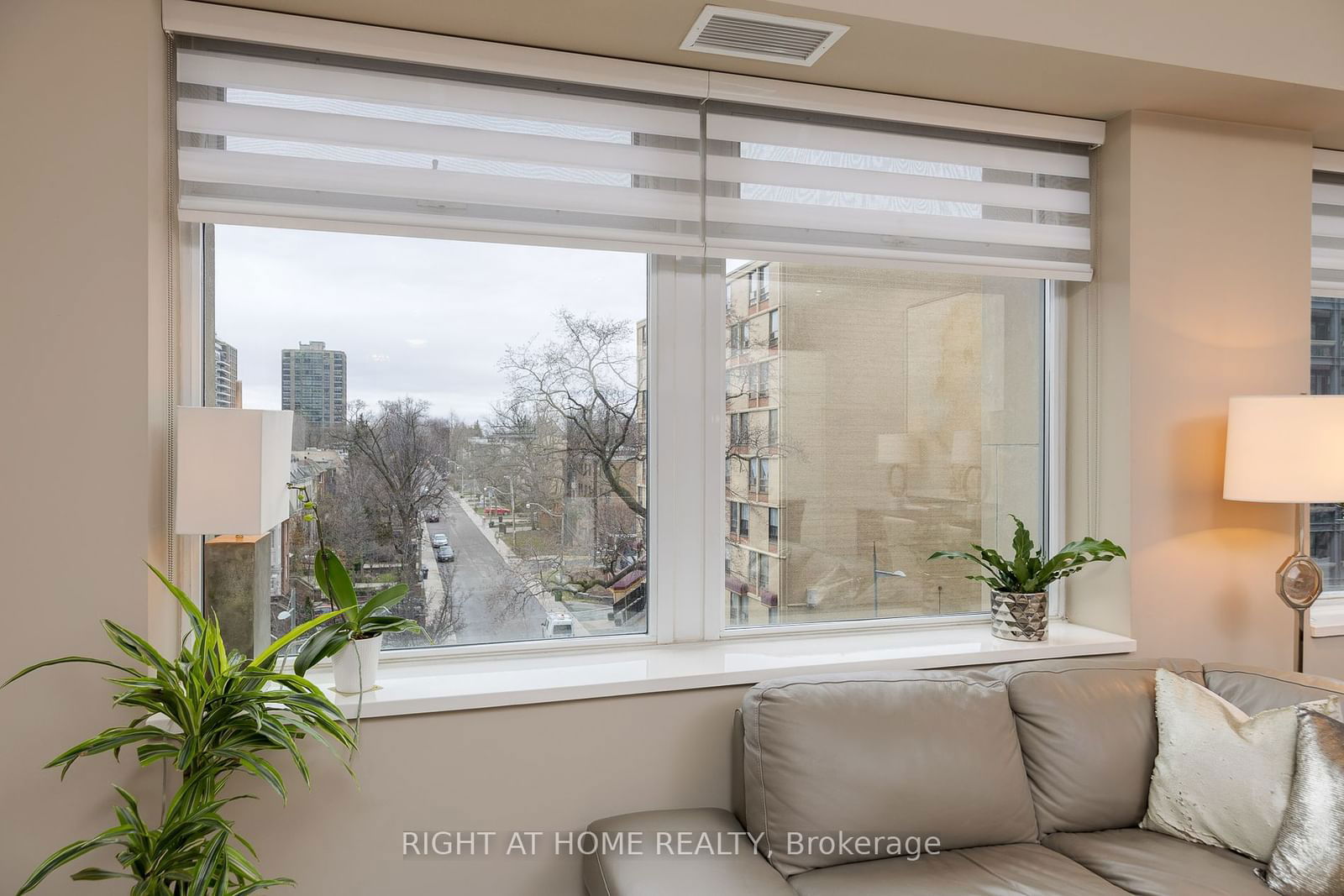 111 St Clair Ave W, unit 421 for sale - image #7