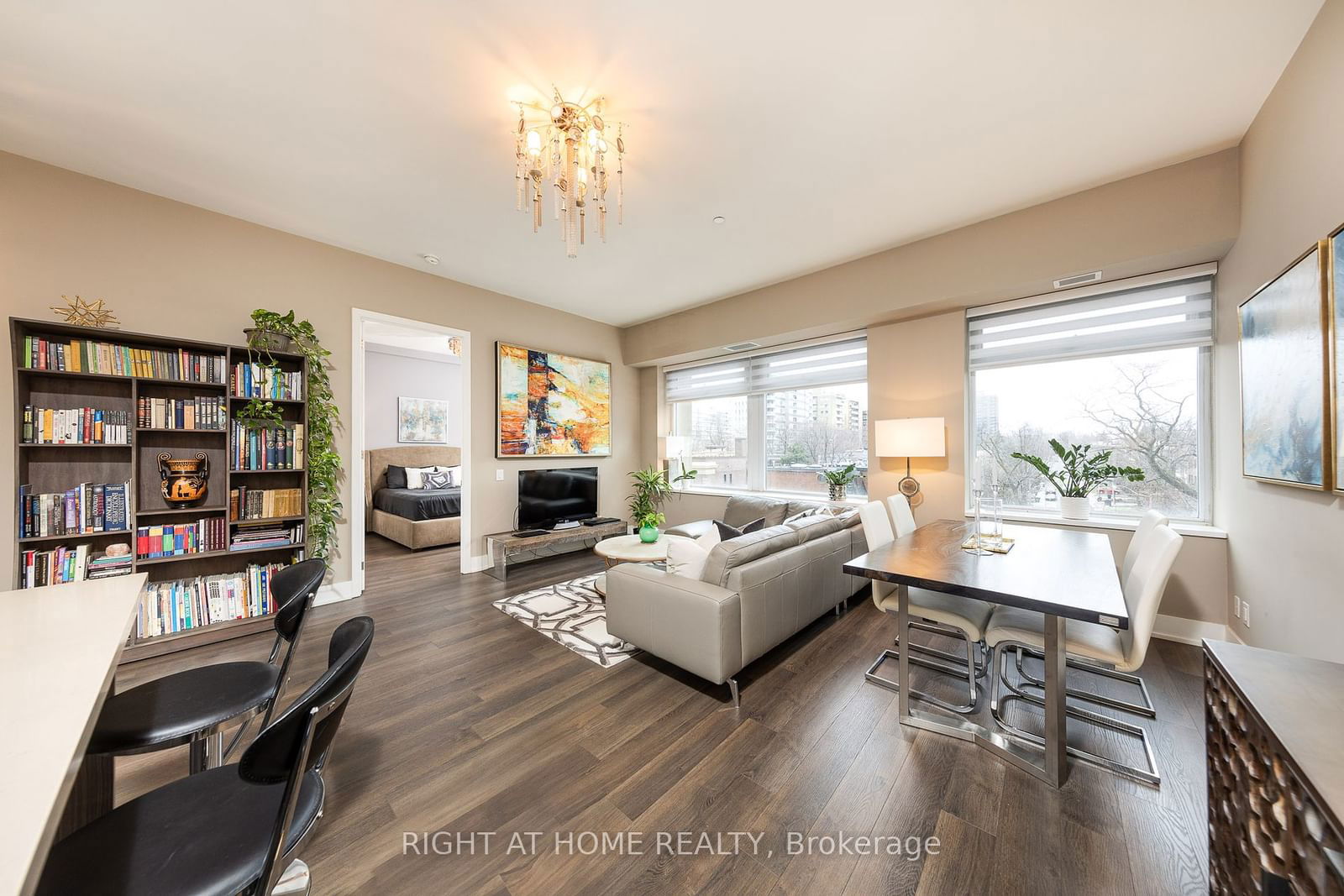 111 St Clair Ave N, unit 421 for sale