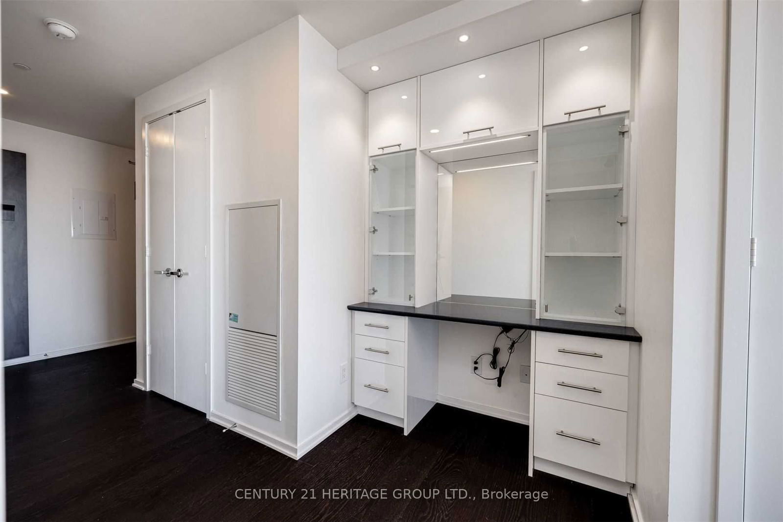 1 Bloor St E, unit 6409 for sale - image #17