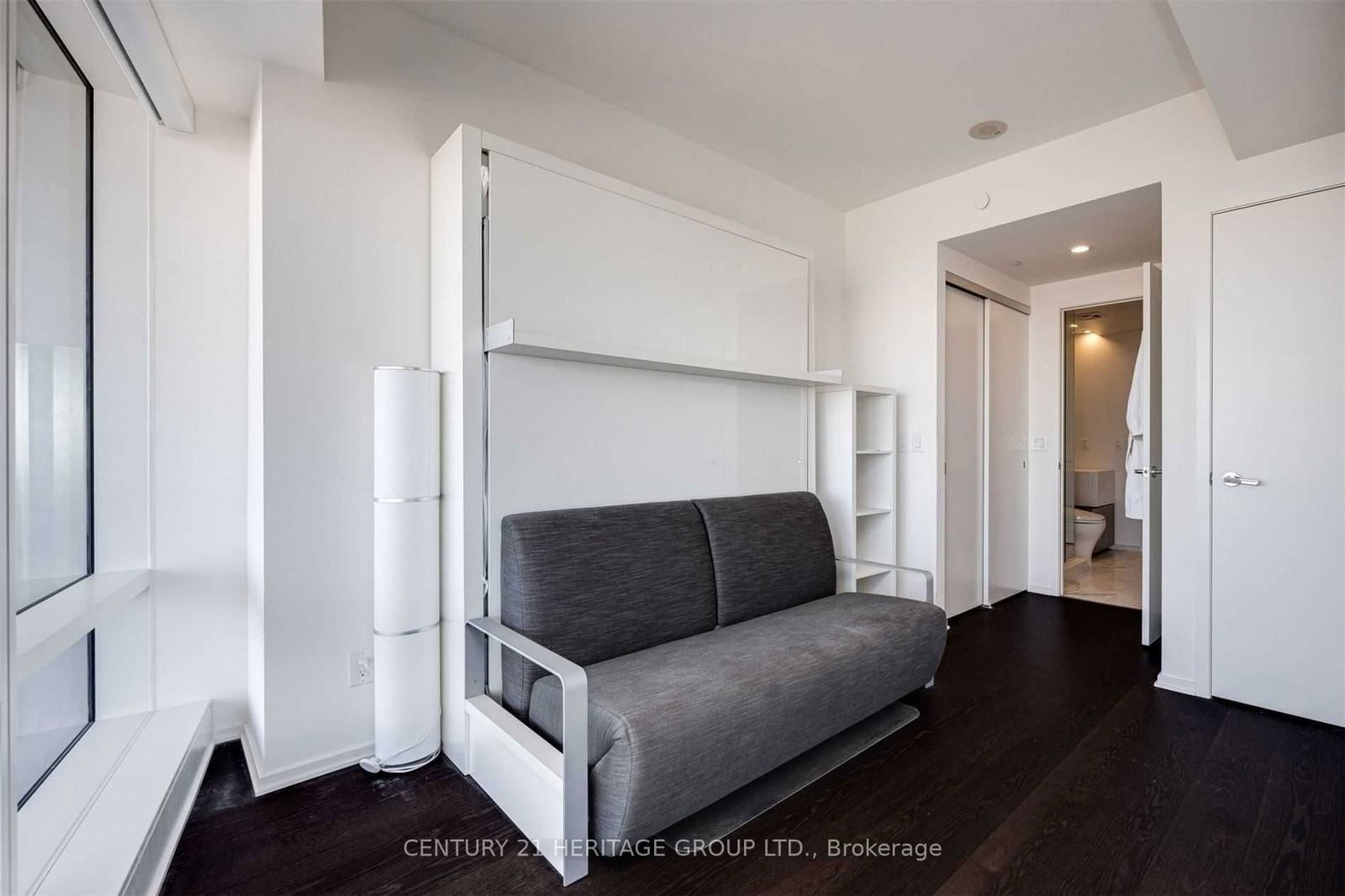 1 Bloor St E, unit 6409 for sale