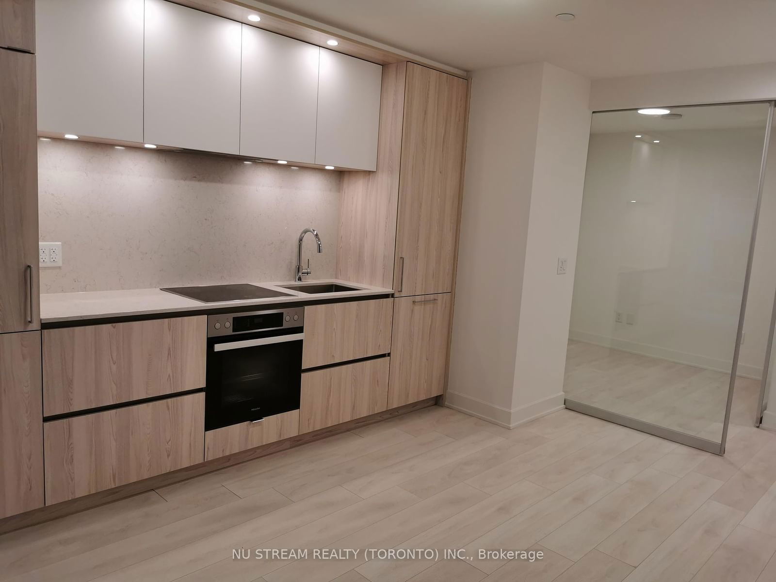 15 Mercer St, unit 510 for rent - image #3