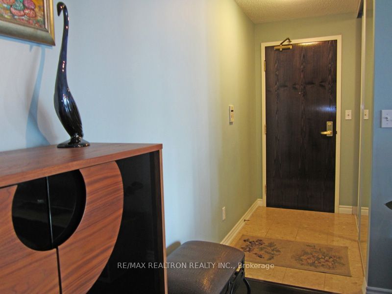 18 Spring Garden Ave, unit 1802 for rent - image #4