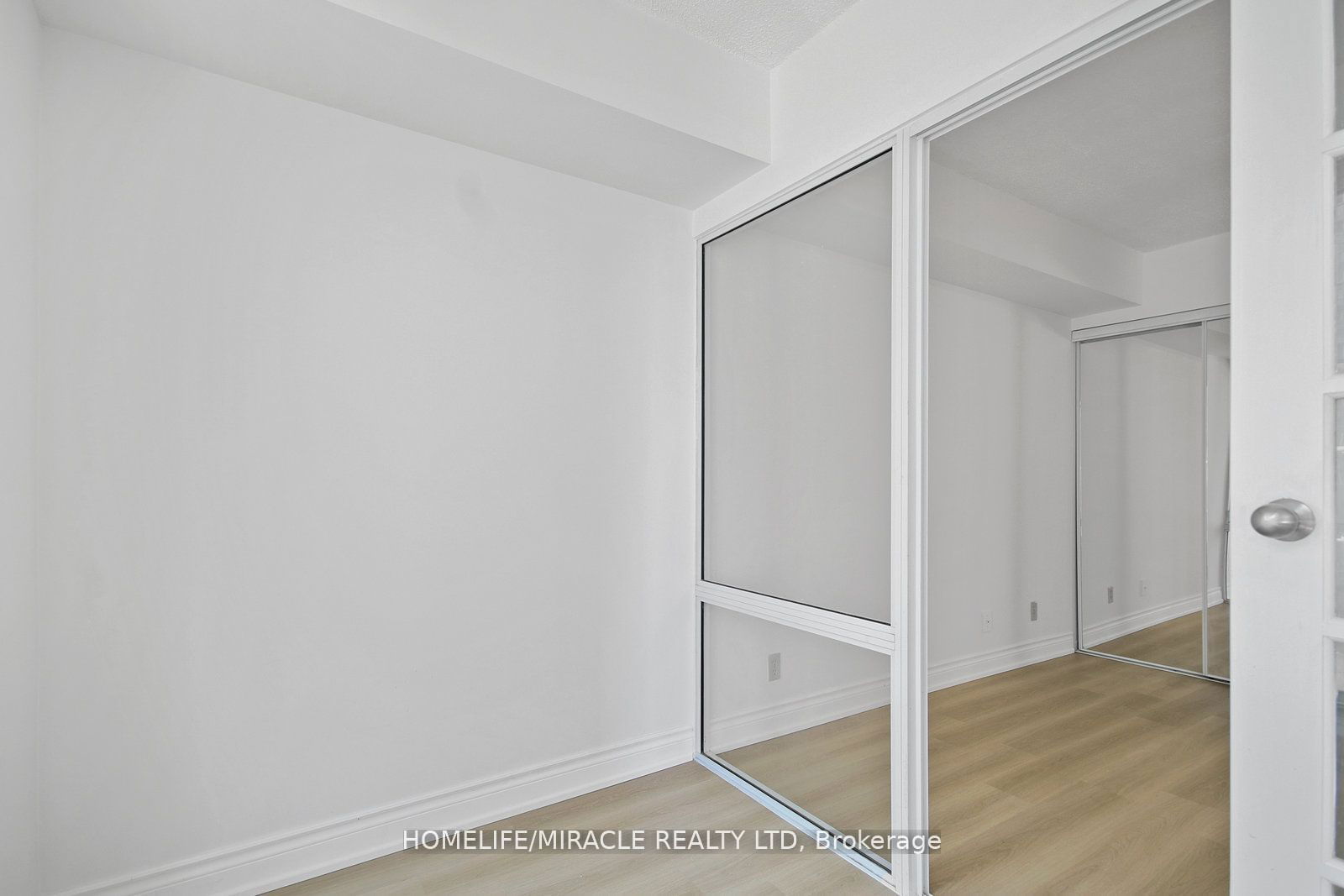 44 Gerrard St, unit 609 for sale - image #15