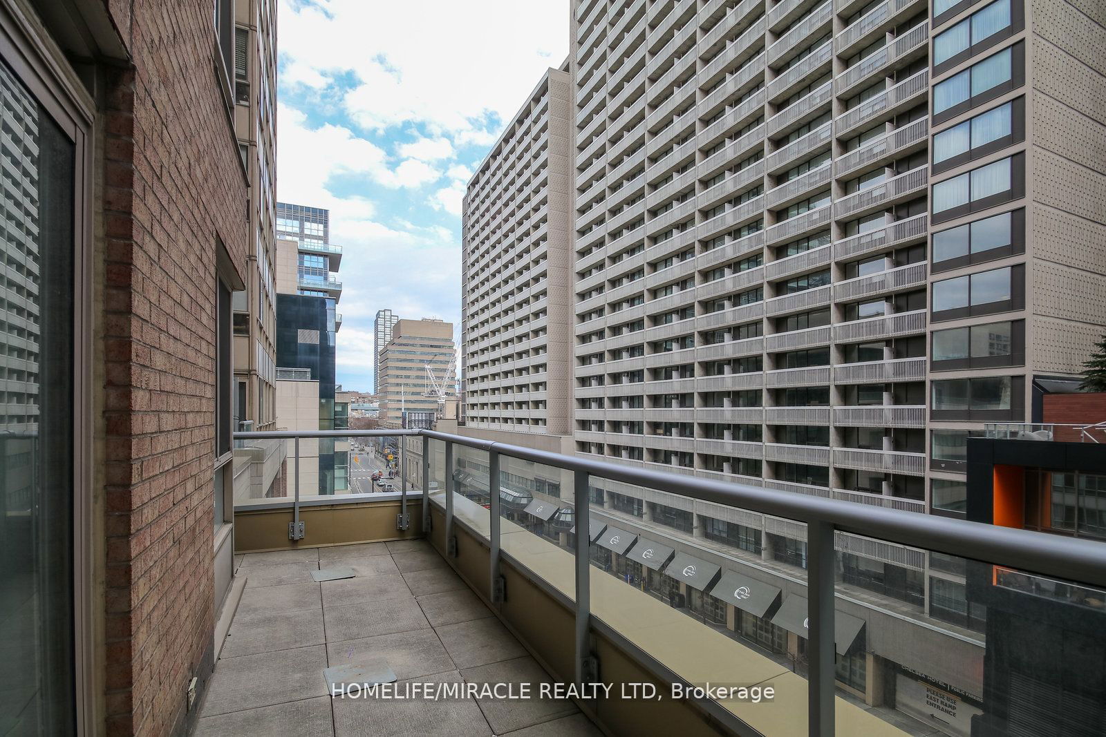 44 Gerrard St, unit 609 for sale - image #25