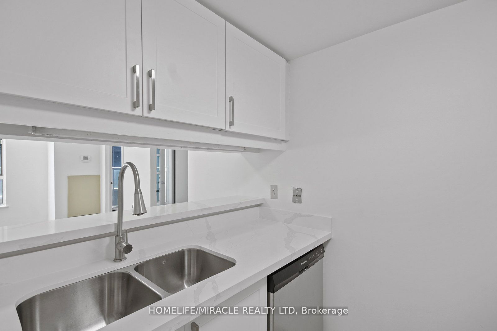 44 Gerrard St, unit 609 for sale - image #9