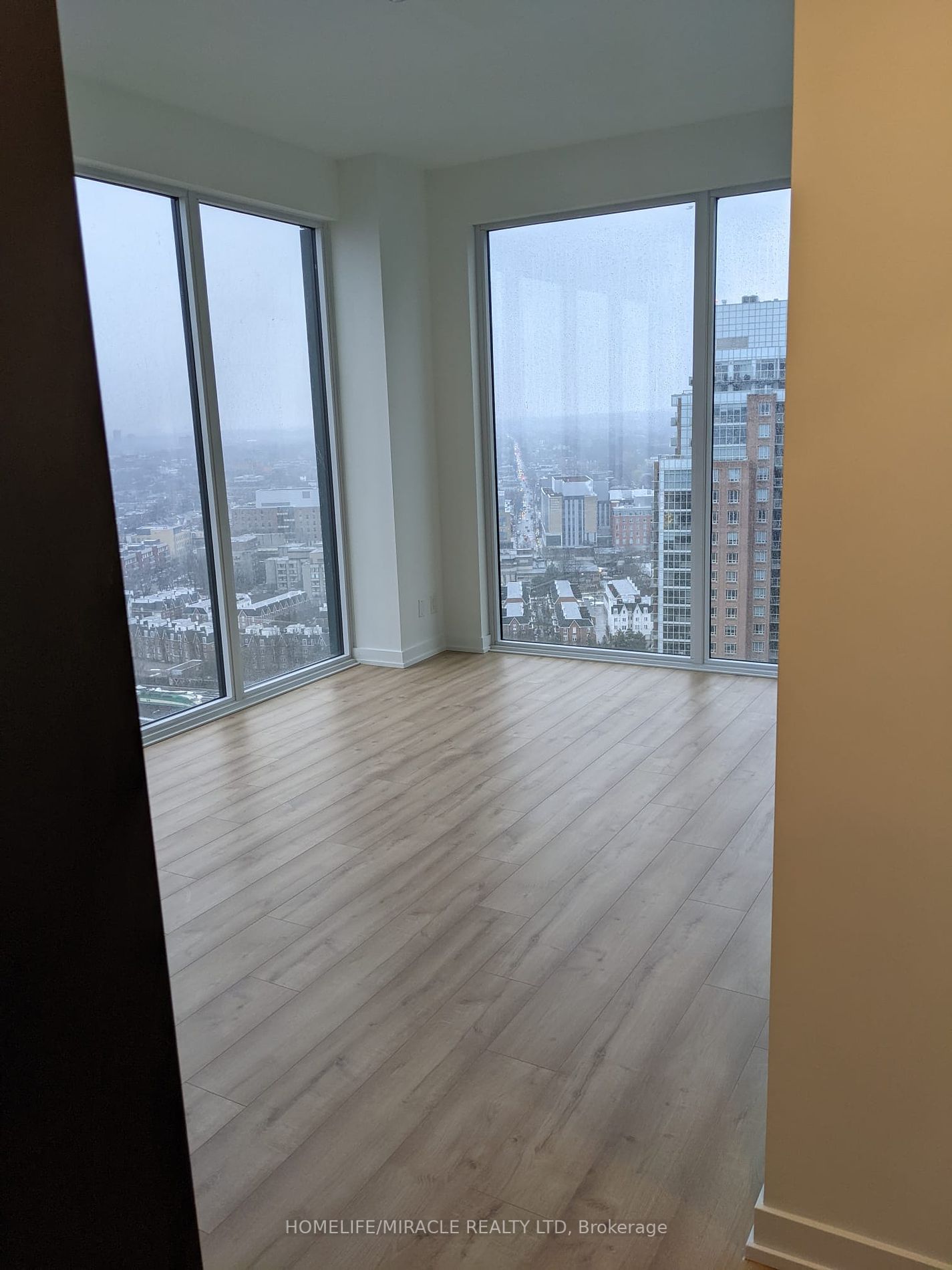 135 East Liberty St, unit 2405 for rent - image #6