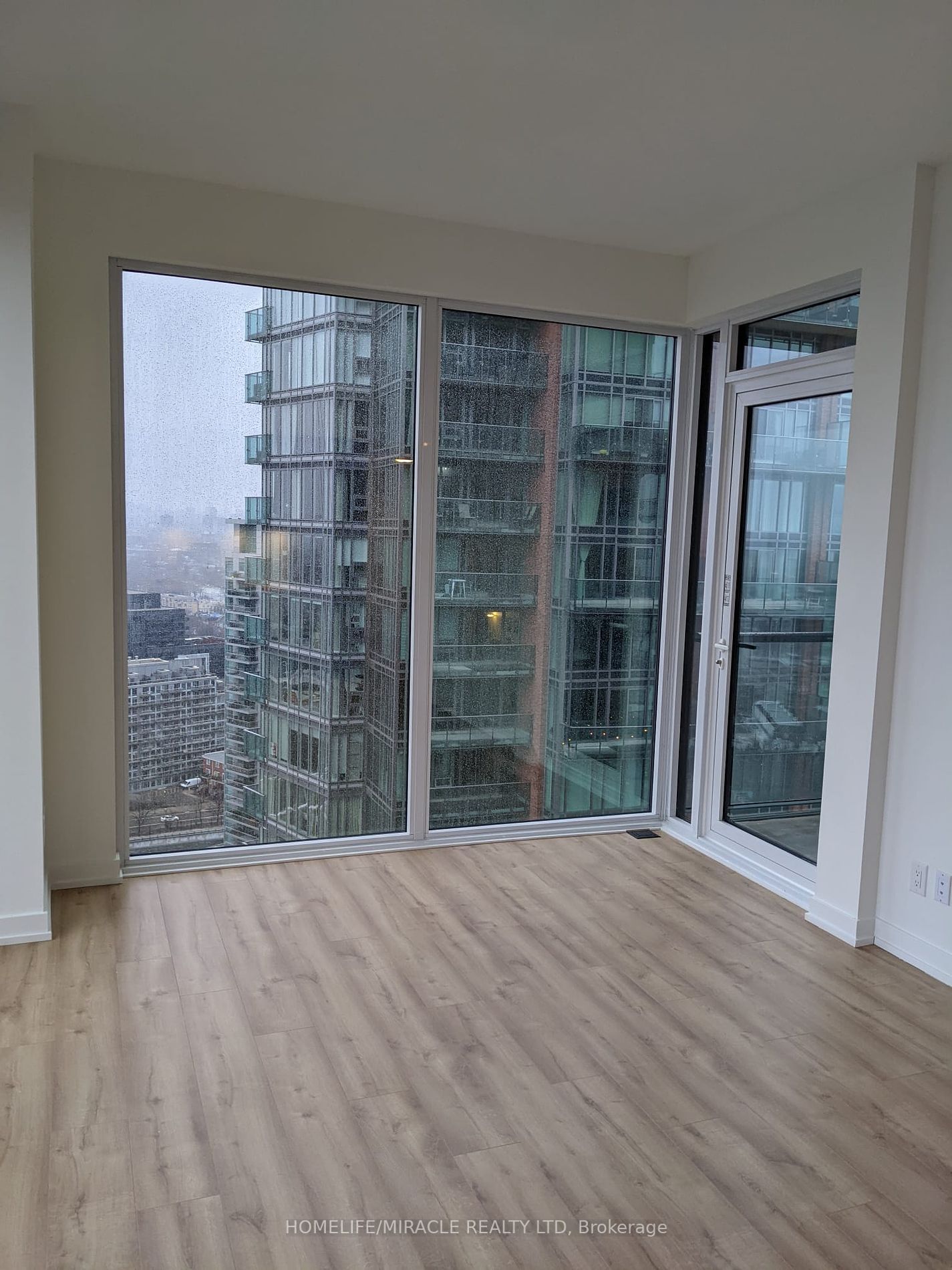 135 East Liberty St, unit 2405 for rent - image #7