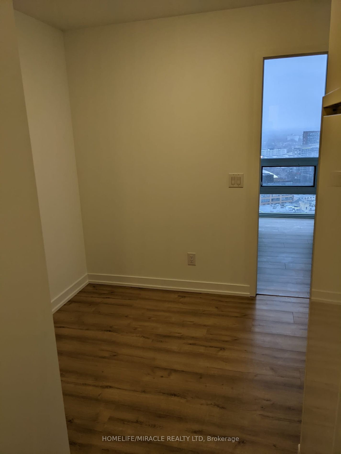 135 East Liberty St, unit 2405 for rent - image #8