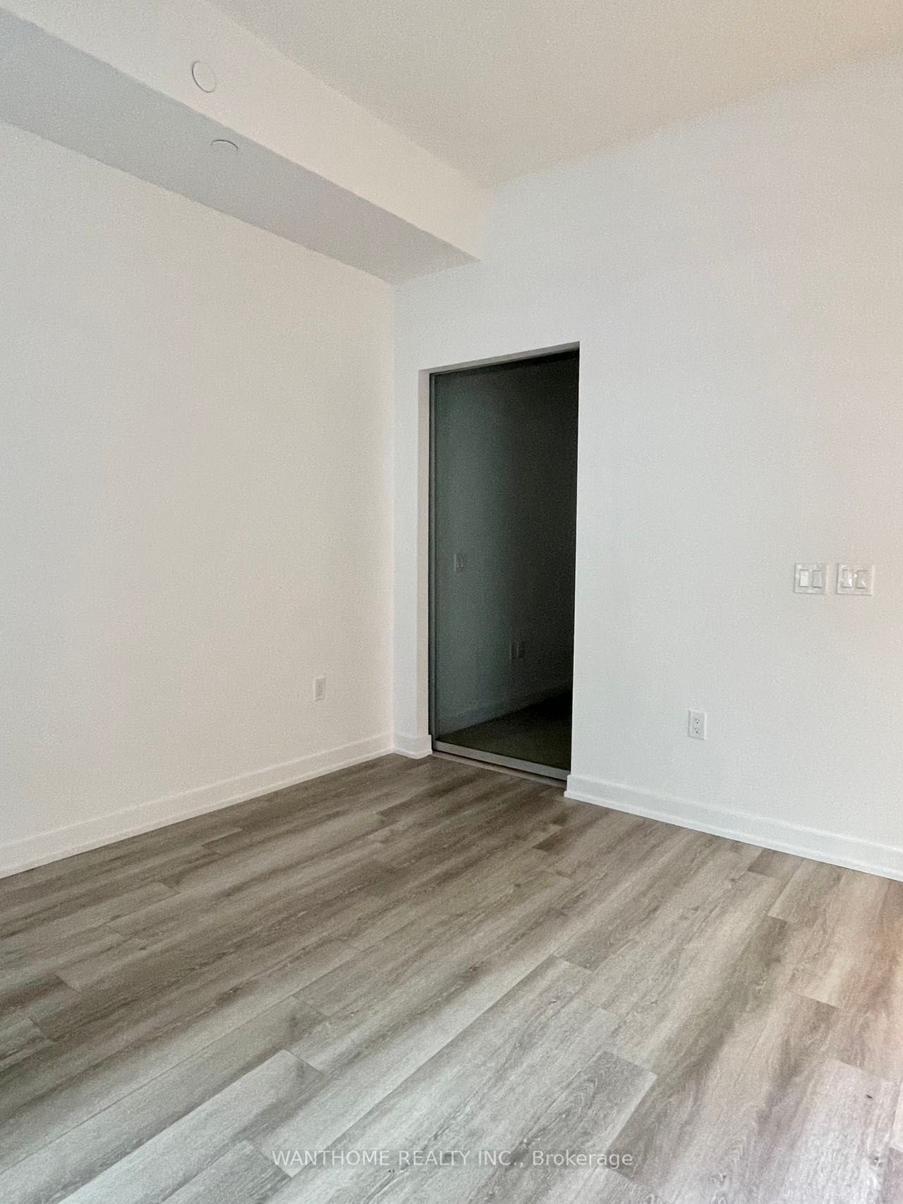 238 Simcoe St, unit 708 for rent