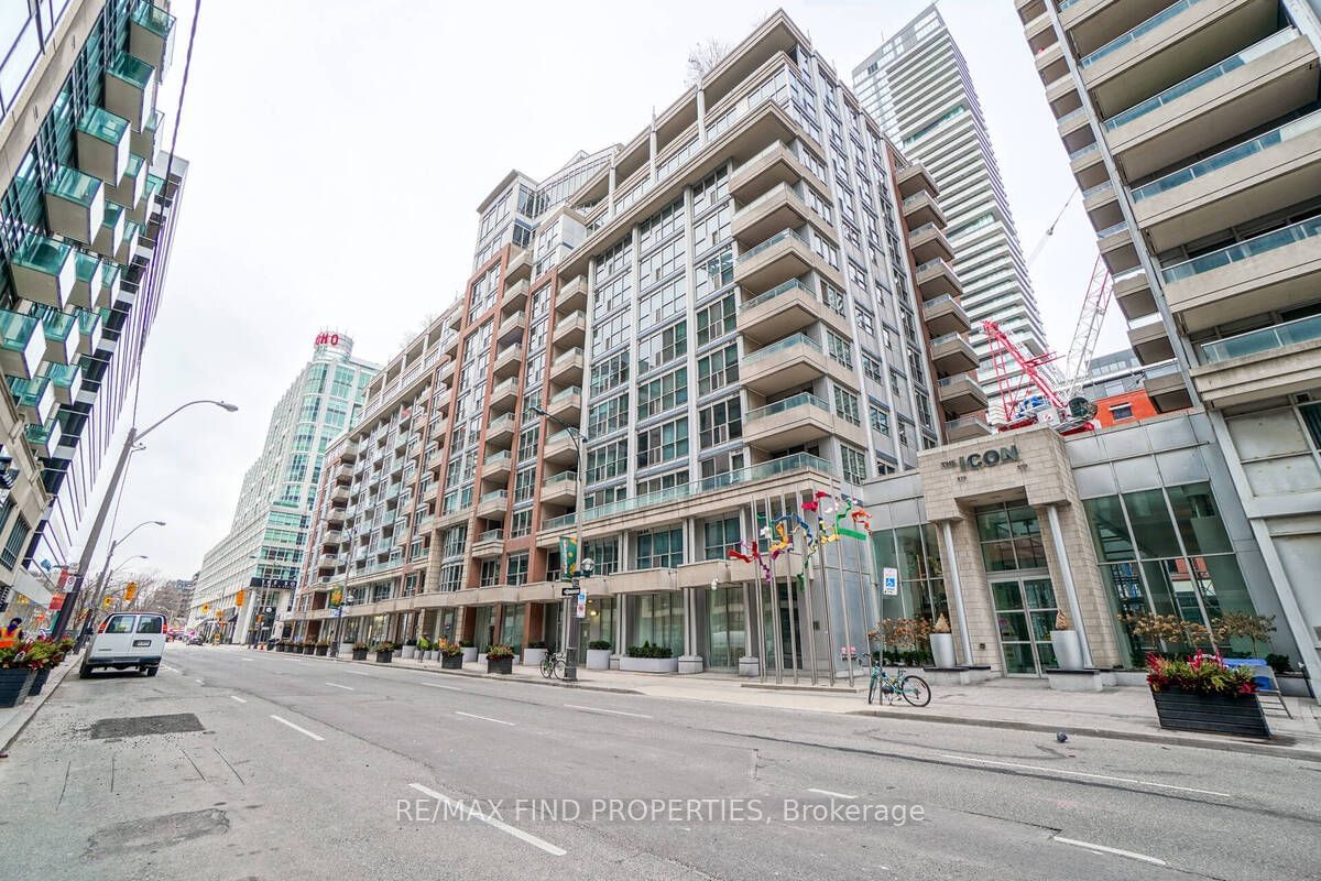 270 Wellington St W, unit 401 for sale