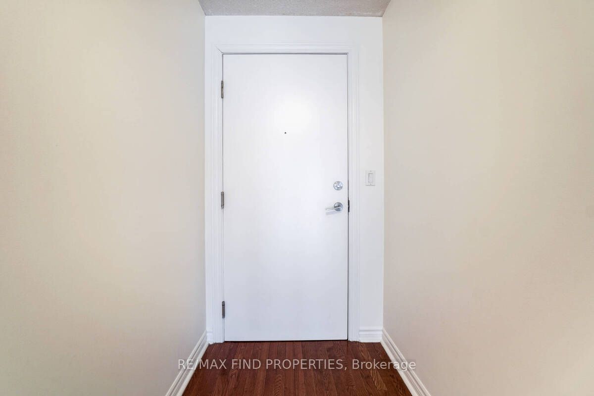 270 Wellington St W, unit 401 for sale - image #4