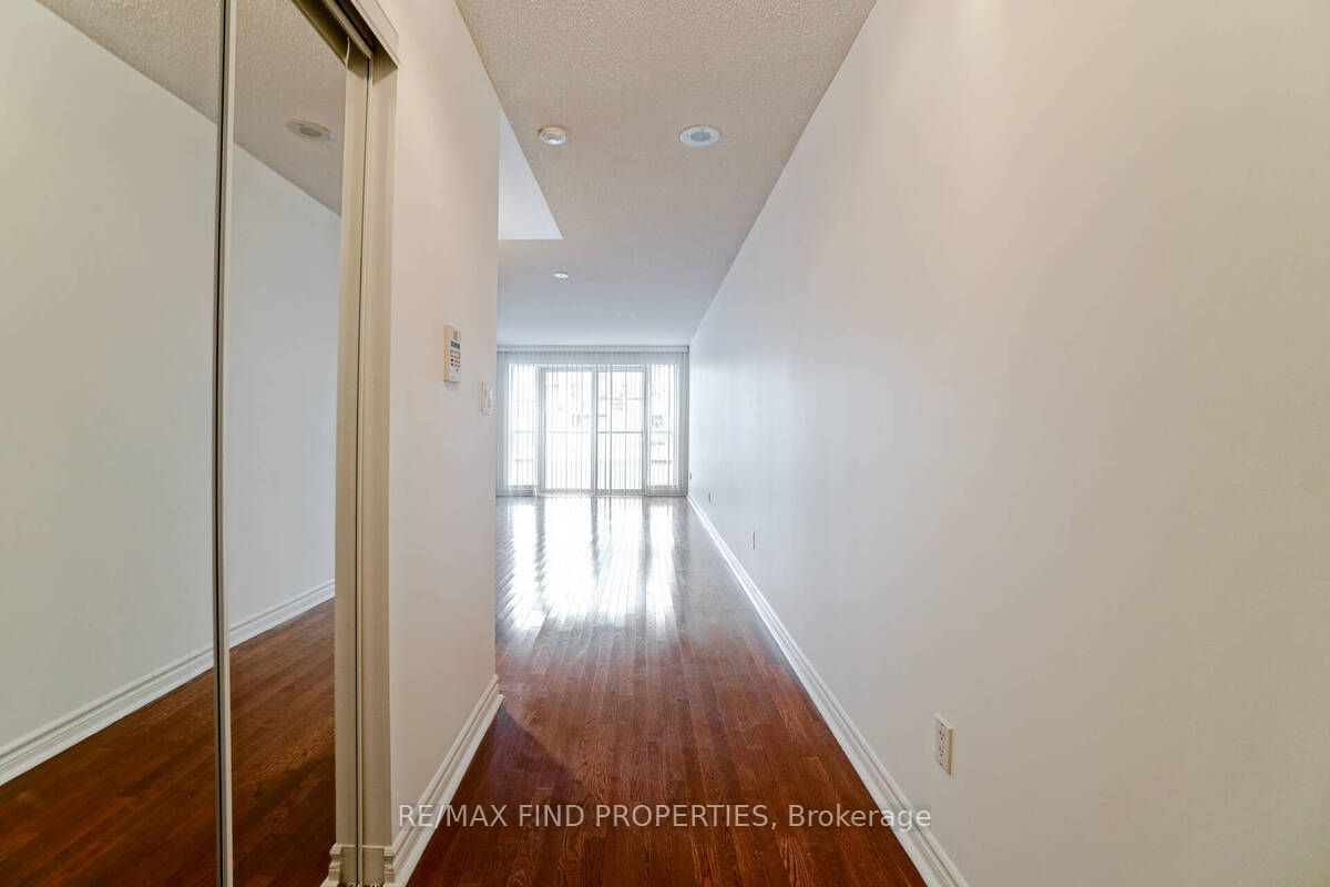 270 Wellington St W, unit 401 for sale - image #5