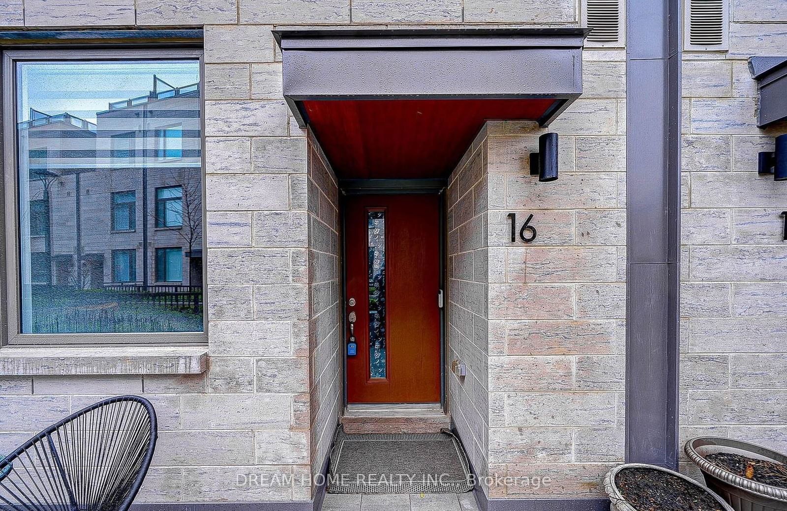 270 Davenport Rd, unit TH16 for rent - image #2