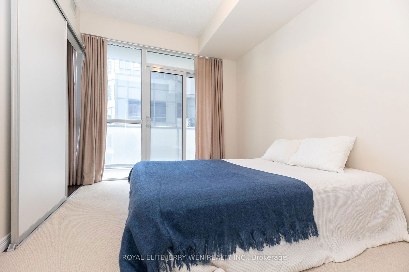 352 Front St W, unit 1821 for sale