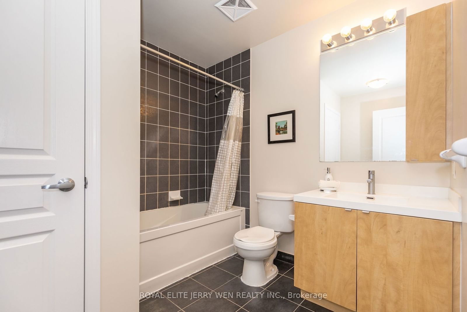 352 Front St W, unit 1821 for sale - image #7