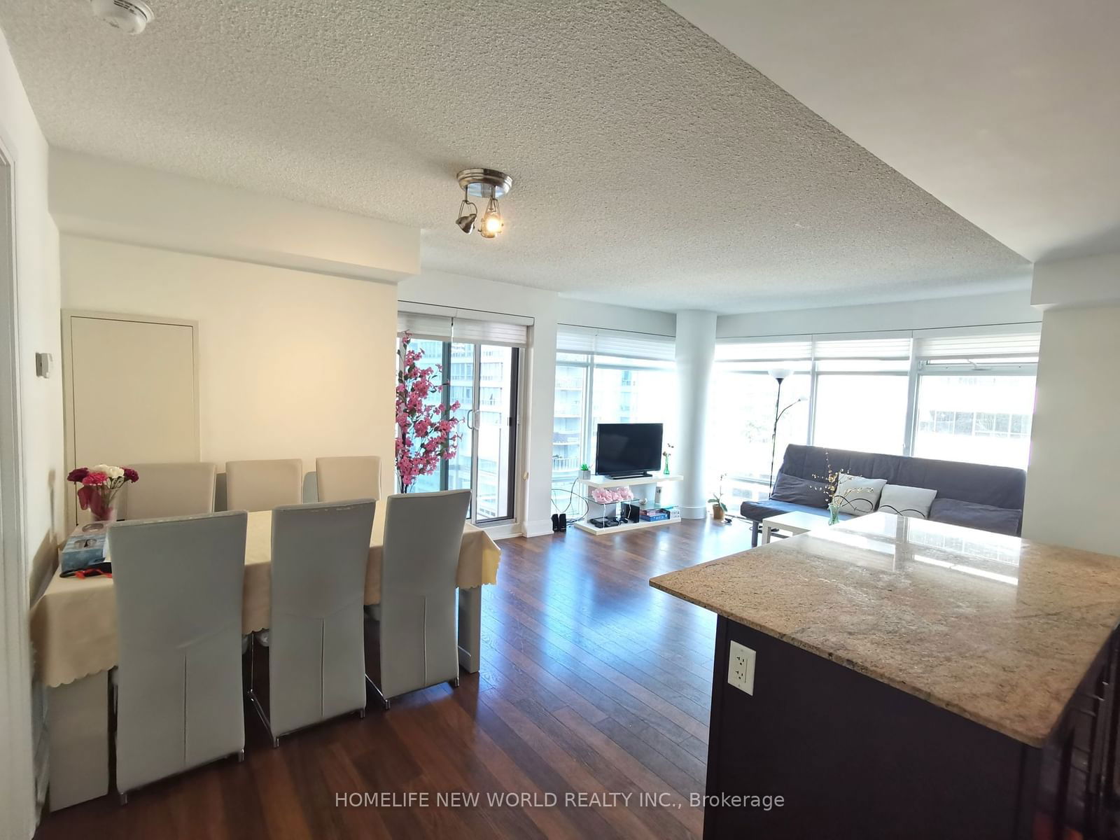 2191 Yonge St, unit 1011 for rent