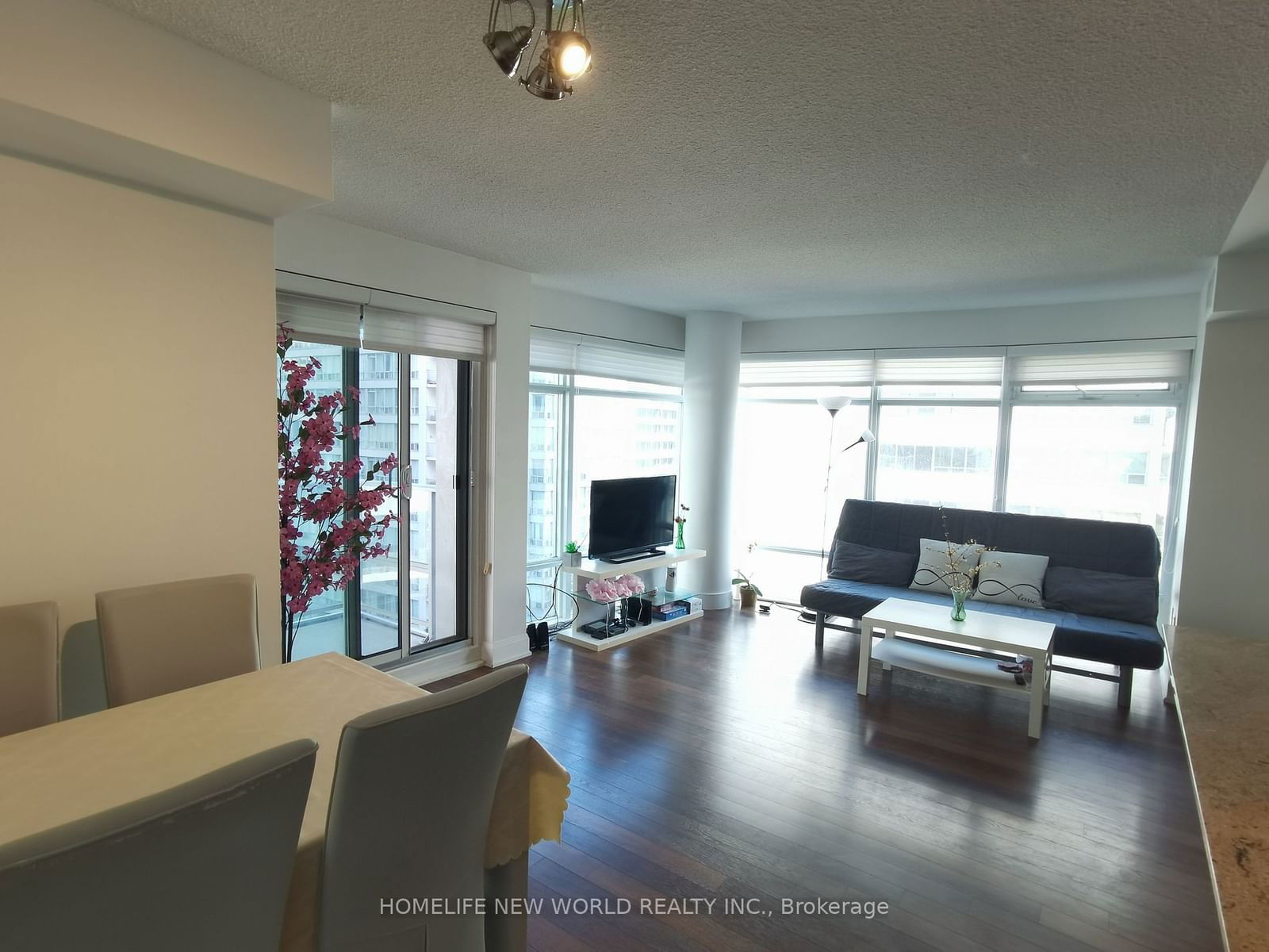 2191 Yonge St, unit 1011 for rent