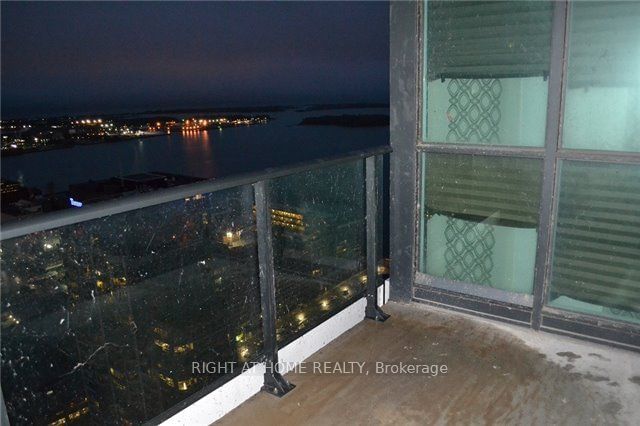 33 Bay St, unit 4607 for rent